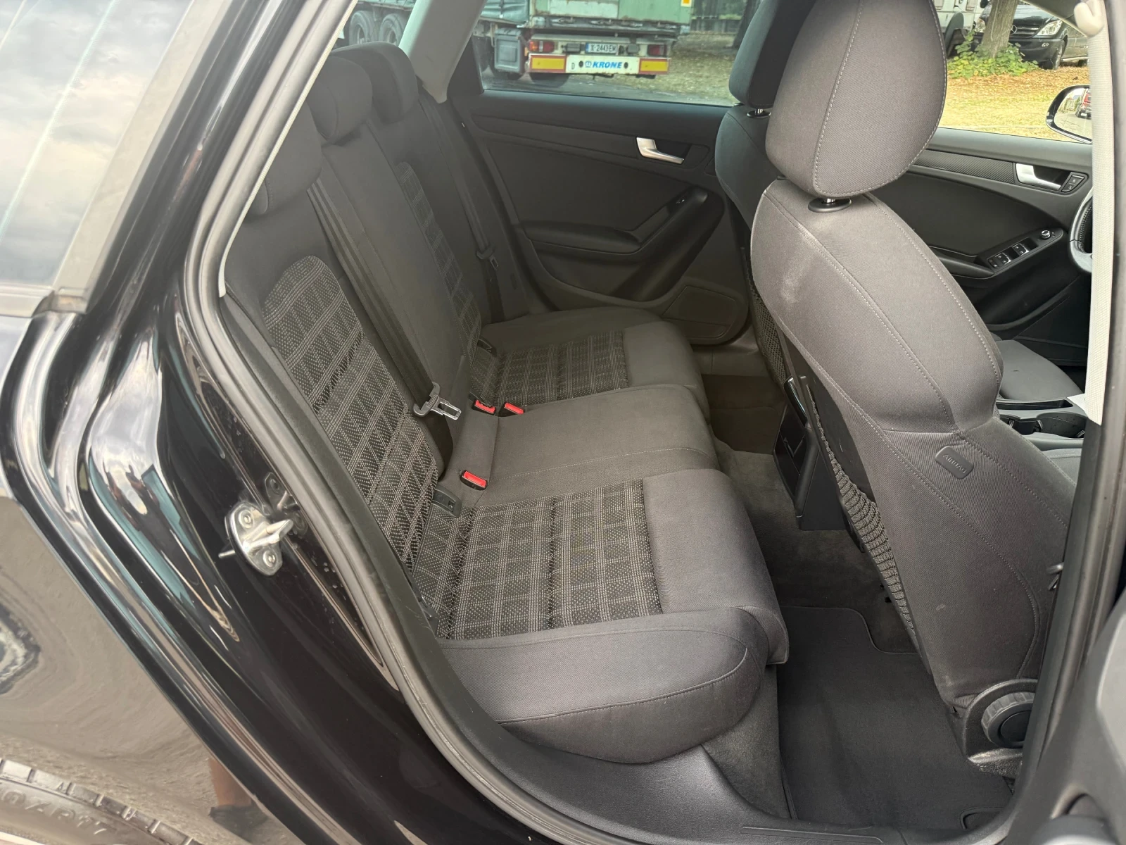 Audi A4 2.0 TDI FACELIFT, снимка 15 - Автомобили и джипове - 56167010