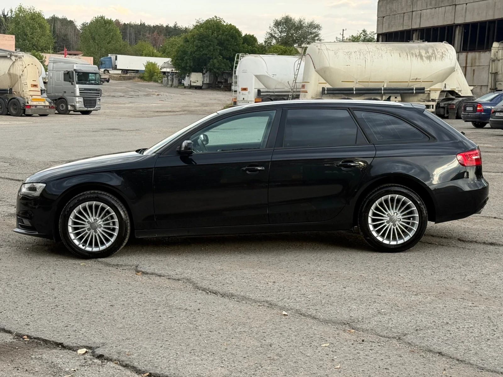 Audi A4 2.0 TDI FACELIFT, снимка 8 - Автомобили и джипове - 56167010