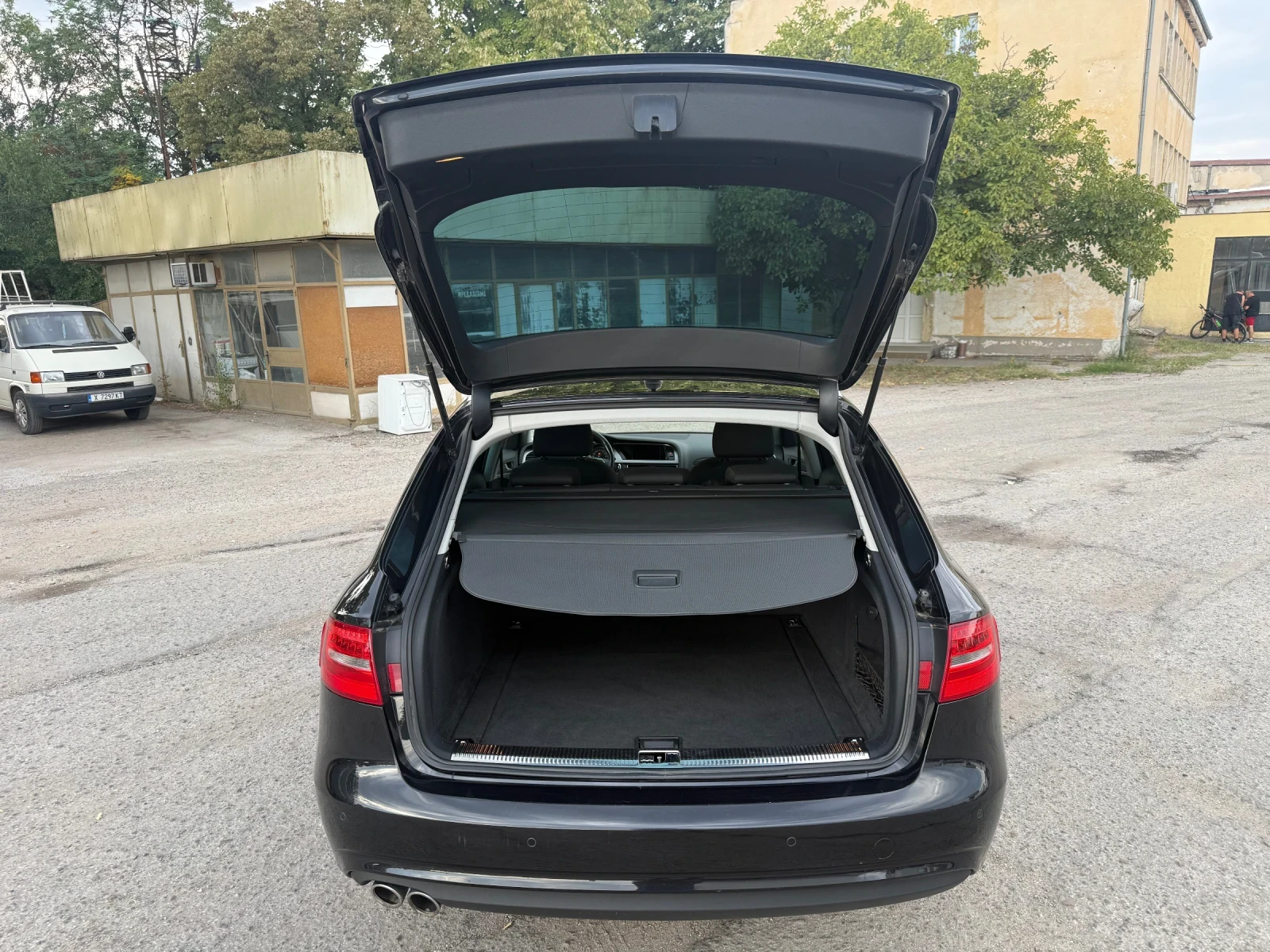 Audi A4 2.0 TDI FACELIFT, снимка 9 - Автомобили и джипове - 56167010
