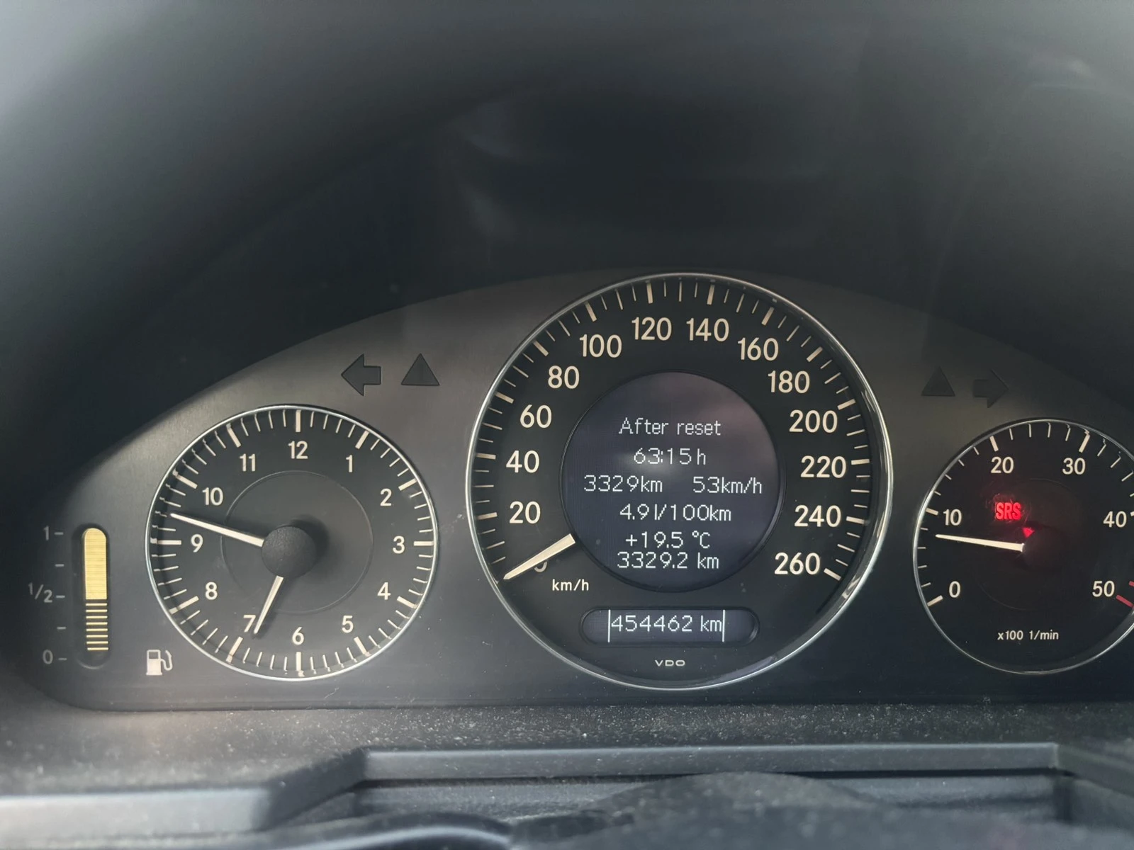 Mercedes-Benz E 220, снимка 6 - Автомобили и джипове - 56248005