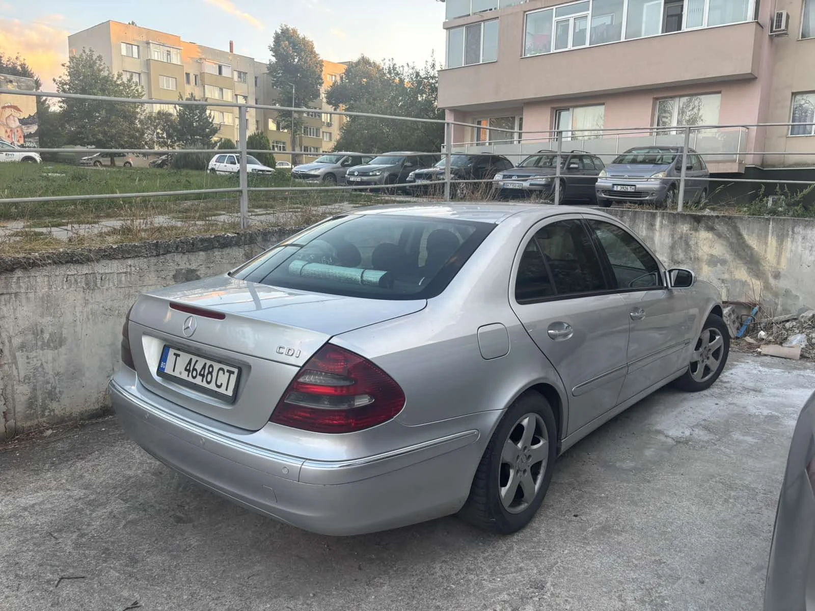 Mercedes-Benz E 220, снимка 3 - Автомобили и джипове - 56248005