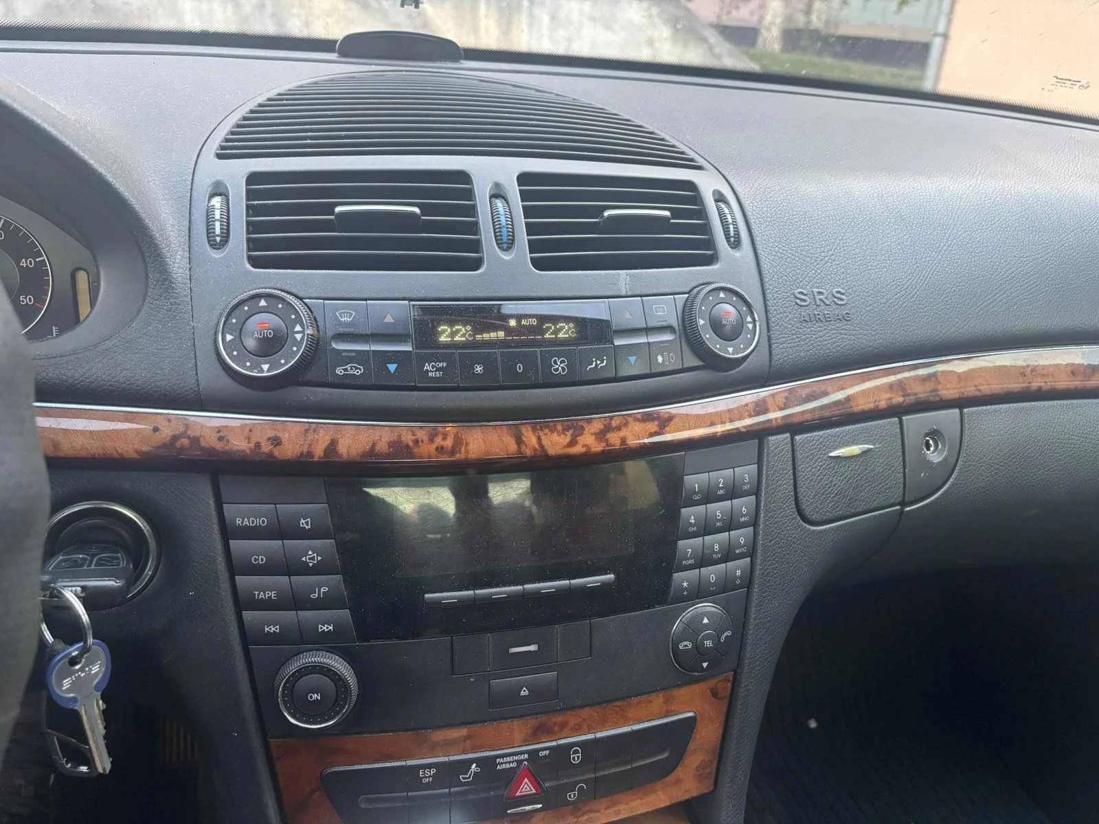 Mercedes-Benz E 220, снимка 5 - Автомобили и джипове - 56248005
