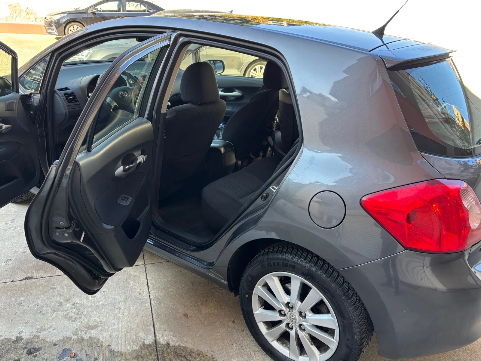 Toyota Auris, снимка 5 - Автомобили и джипове - 56643417