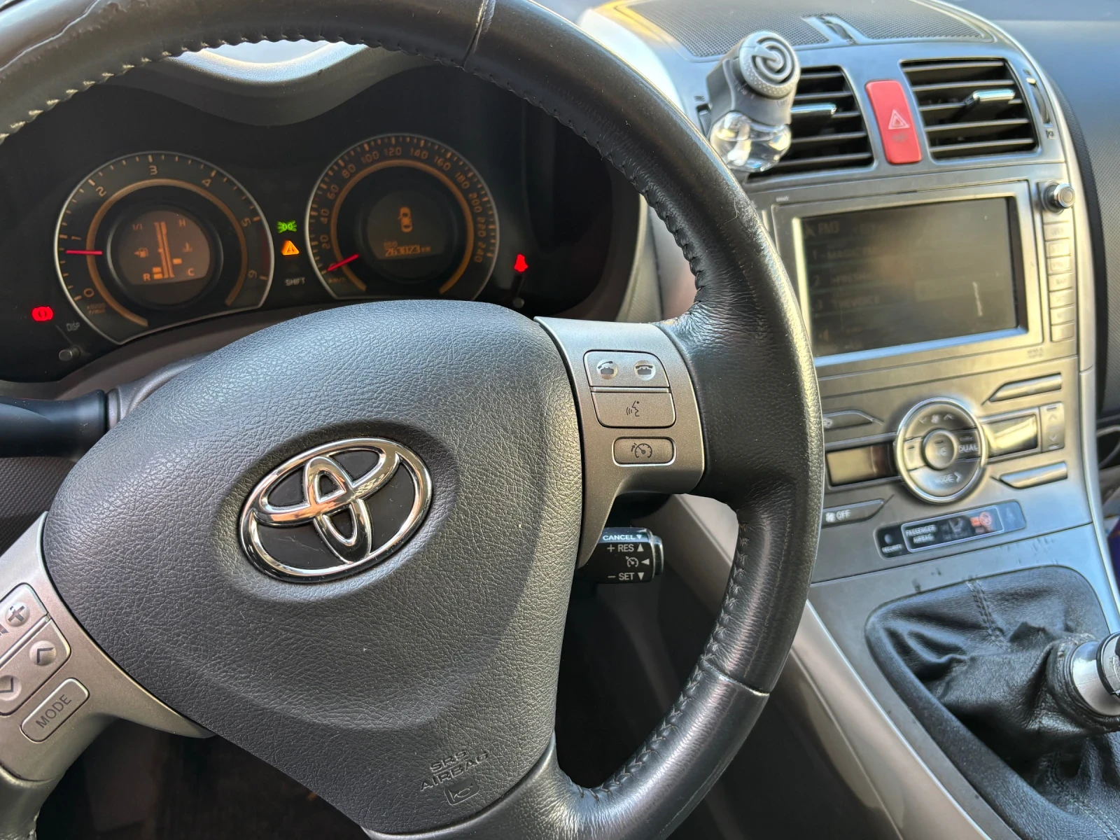 Toyota Auris, снимка 8 - Автомобили и джипове - 56643417