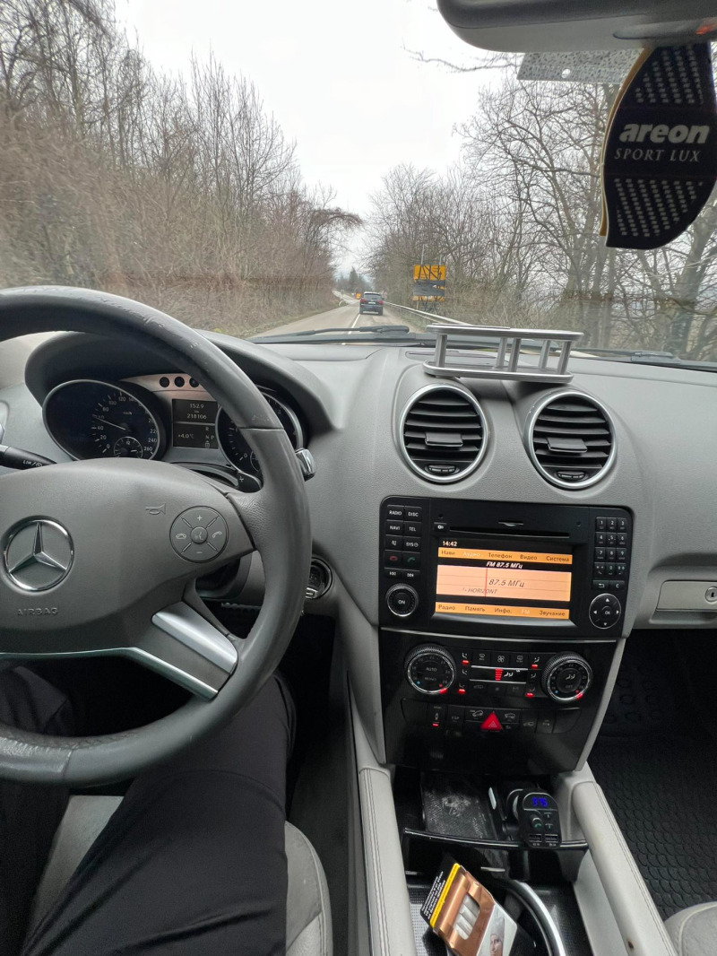Mercedes-Benz ML 350 Отлично състояние проверка по ваш избор сервиз , снимка 2 - Автомобили и джипове - 45385317