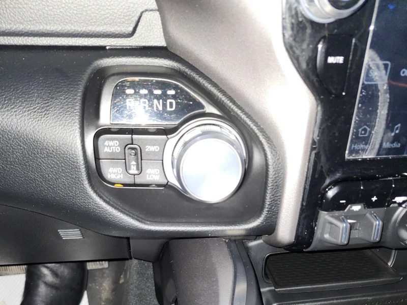 Dodge RAM 1500 PANO / Два ключа / Sport * CARFAX * , снимка 10 - Автомобили и джипове - 53234032