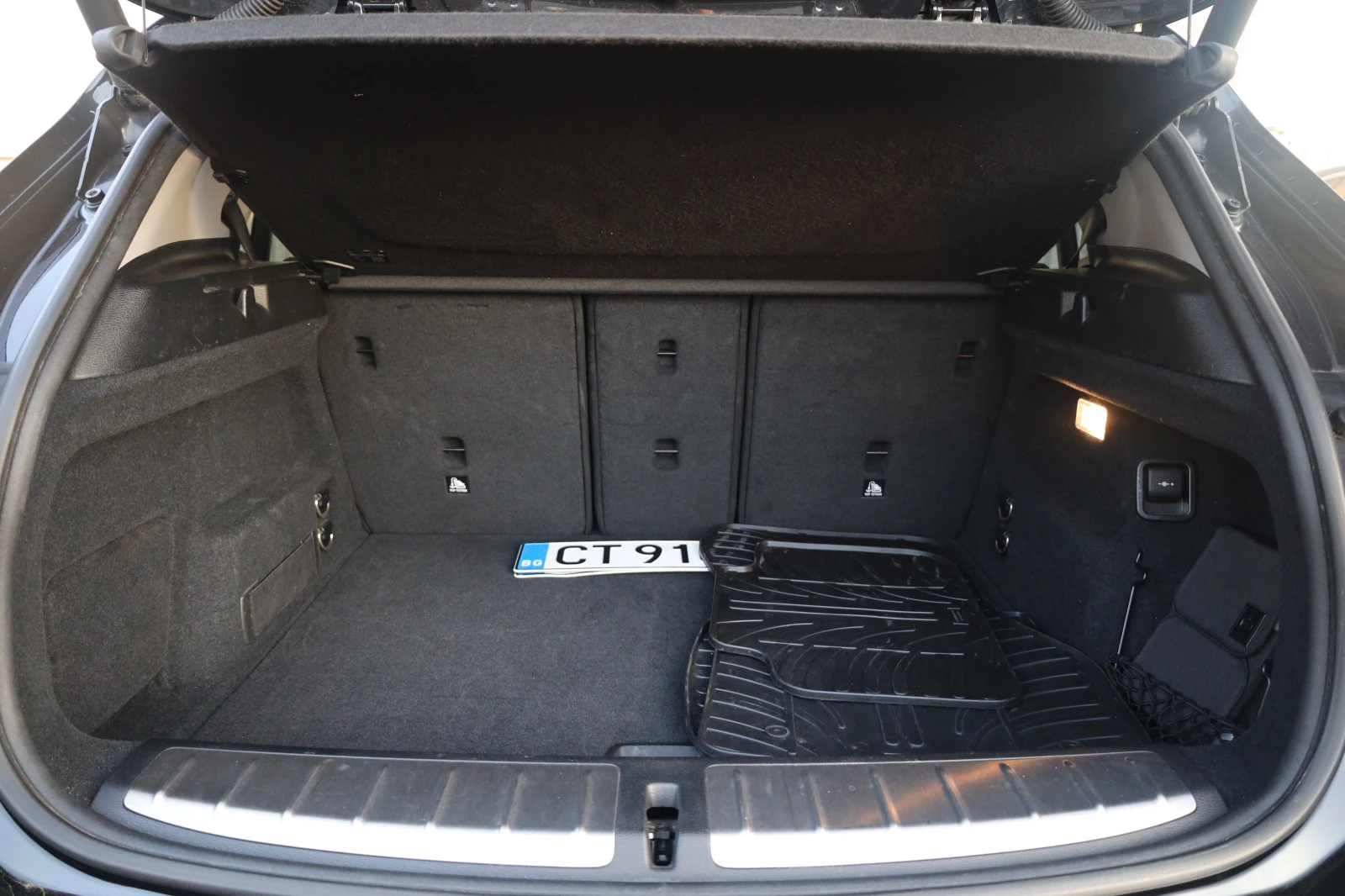 BMW X2 20d xDrive Distr KeyStart HuD Lane LED SzH iCarbg, снимка 9 - Автомобили и джипове - 53816049