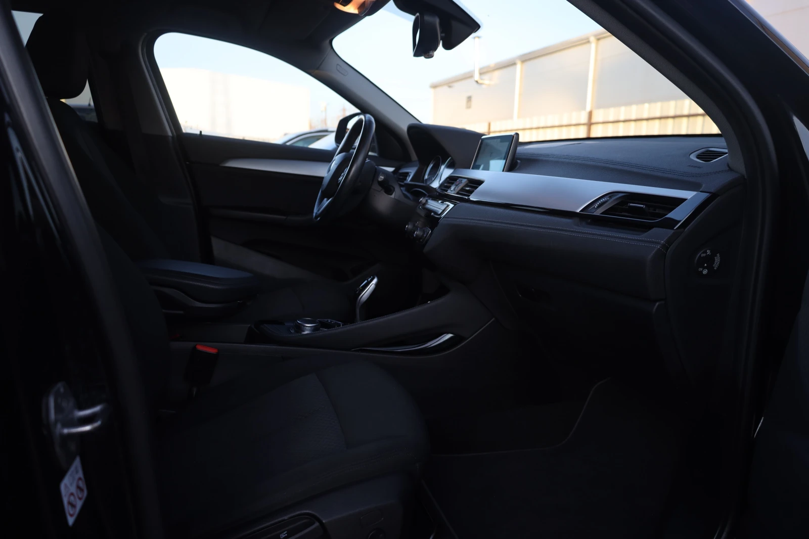 BMW X2 20d xDrive Distr KeyStart HuD Lane LED SzH iCarbg, снимка 7 - Автомобили и джипове - 53816049