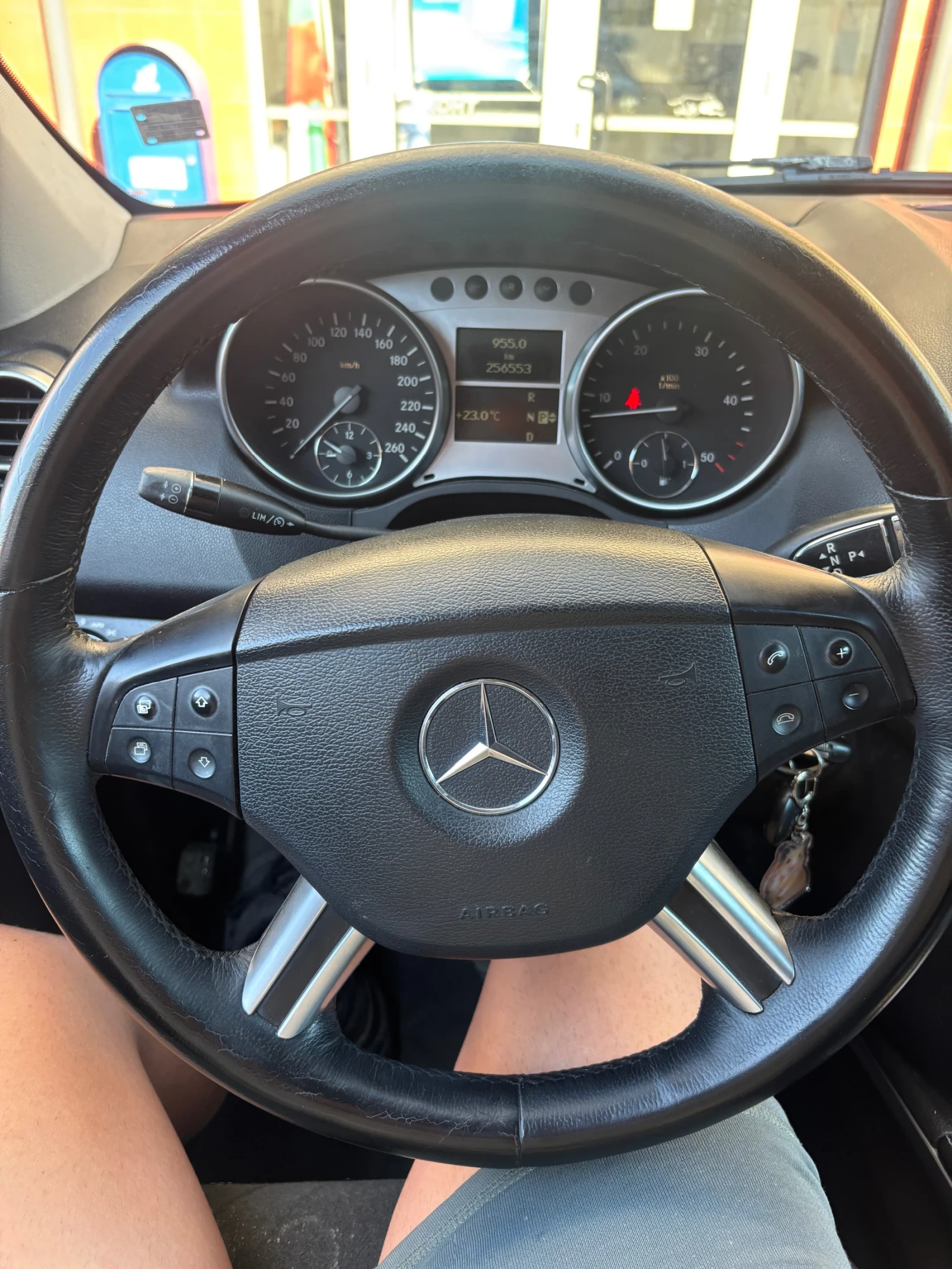 Mercedes-Benz ML 320, снимка 4 - Автомобили и джипове - 54685906