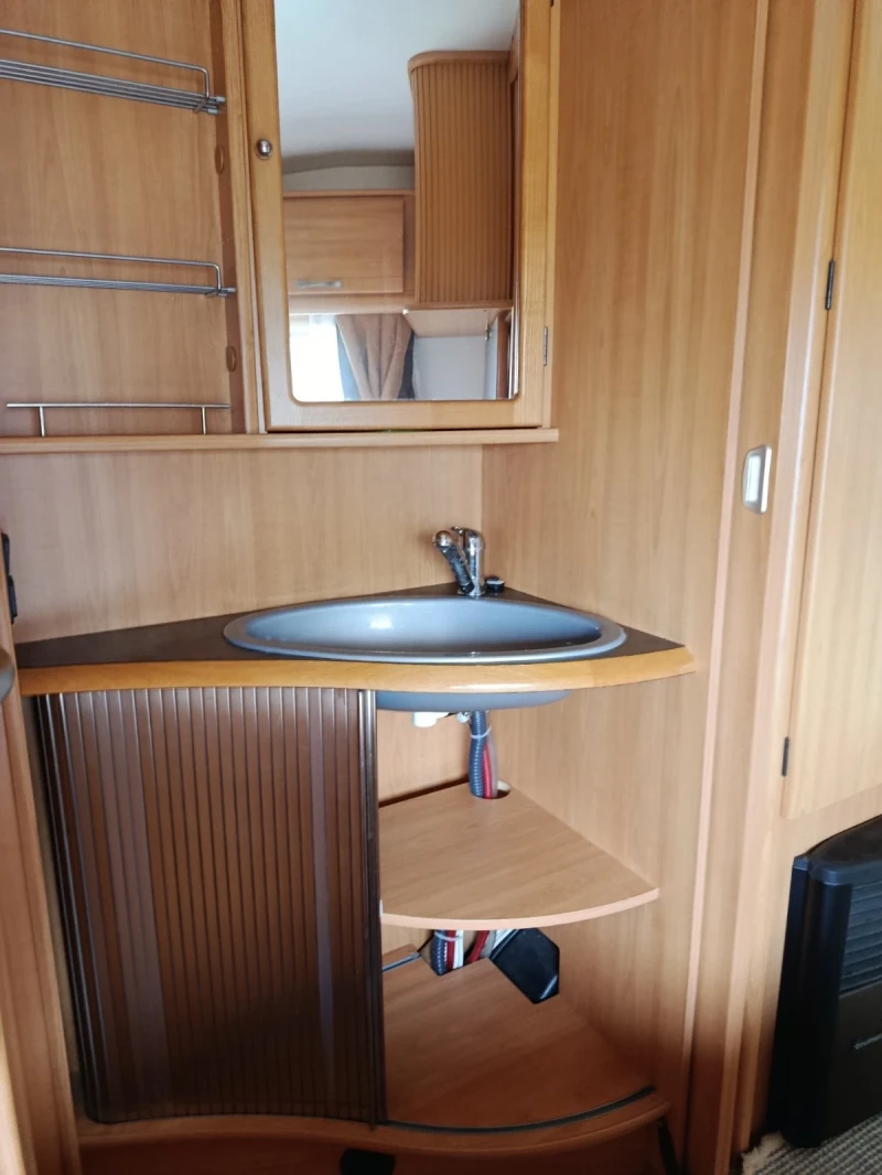 Каравана LMC LMC Munsterland 2005, снимка 10 - Каравани и кемпери - 52980580