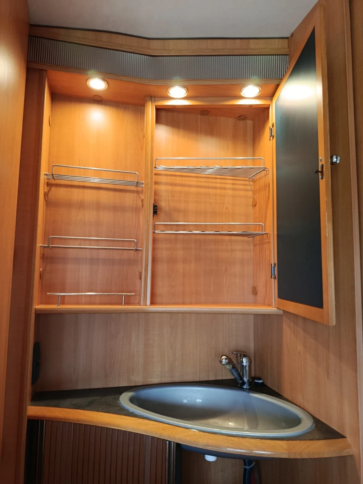 Каравана LMC LMC Munsterland 2005 - изображение 9