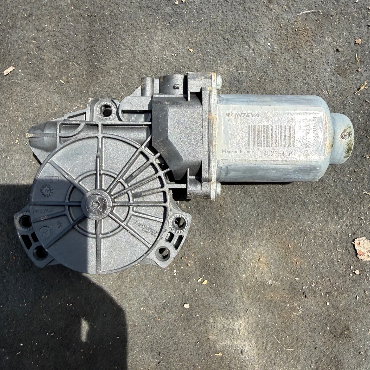 Моторче за задно ляво стъкло на Hyundai IX35 402354-B-349