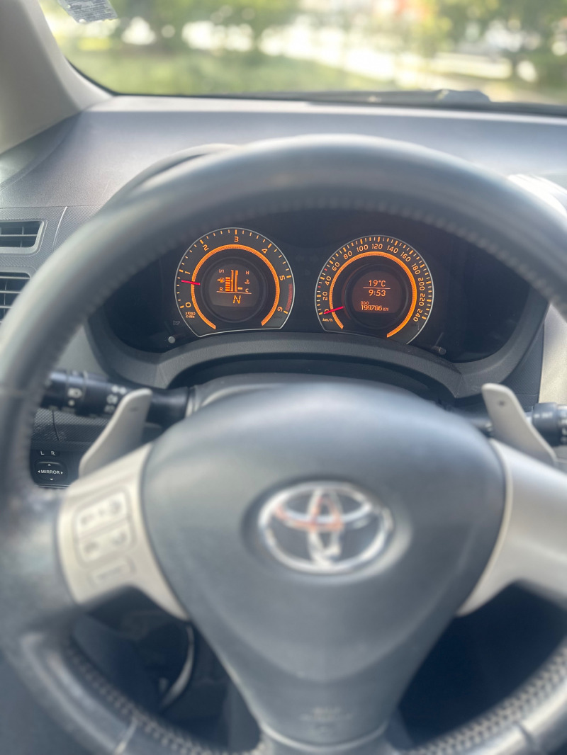 Toyota Auris, снимка 12 - Автомобили и джипове - 46091446