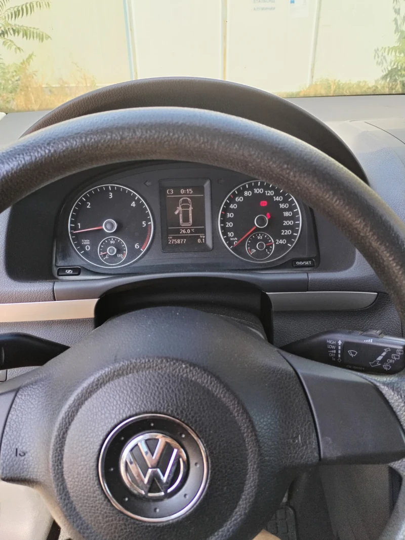 VW Touran 1.6TDI, снимка 6 - Автомобили и джипове - 47017851