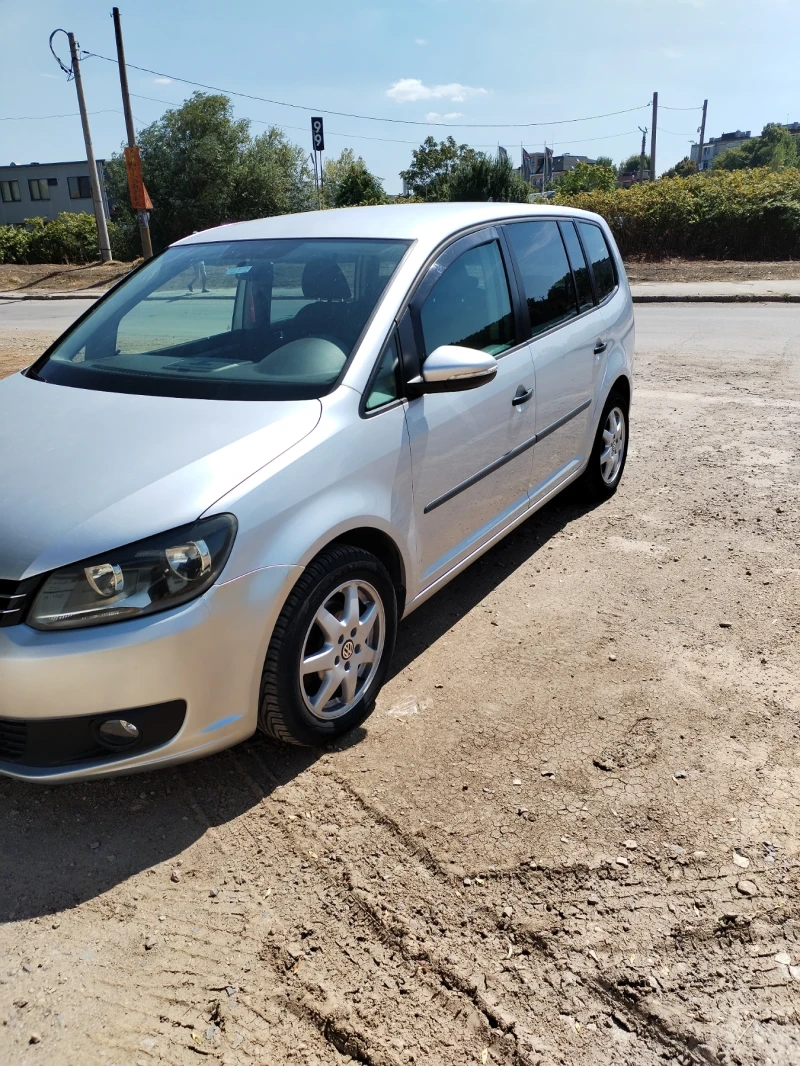 VW Touran 1.6TDI, снимка 2 - Автомобили и джипове - 47017851