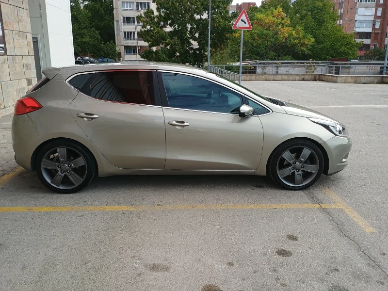 Kia Ceed, снимка 8 - Автомобили и джипове - 48504684