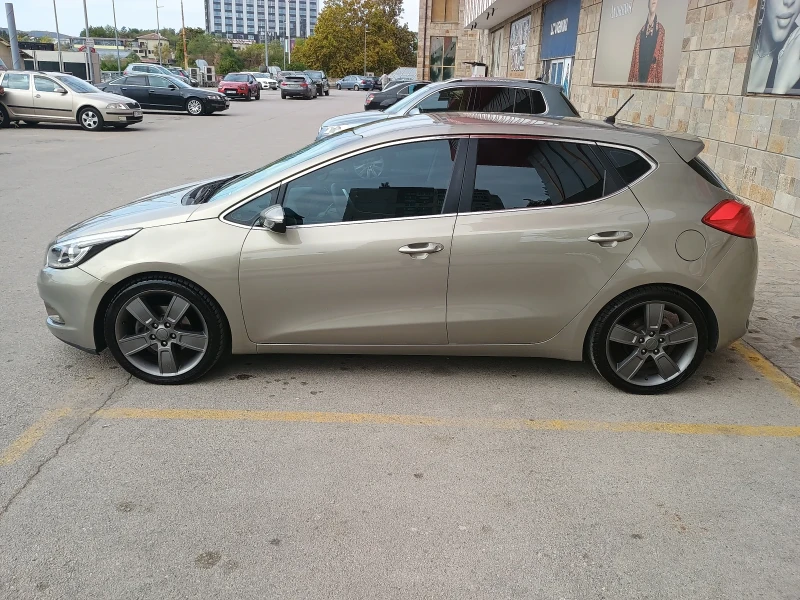 Kia Ceed, снимка 4 - Автомобили и джипове - 48504684