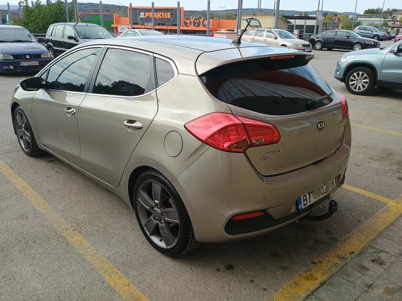 Kia Ceed, снимка 5 - Автомобили и джипове - 48504684