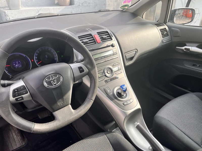 Toyota Auris Hybrid, снимка 9 - Автомобили и джипове - 48787033