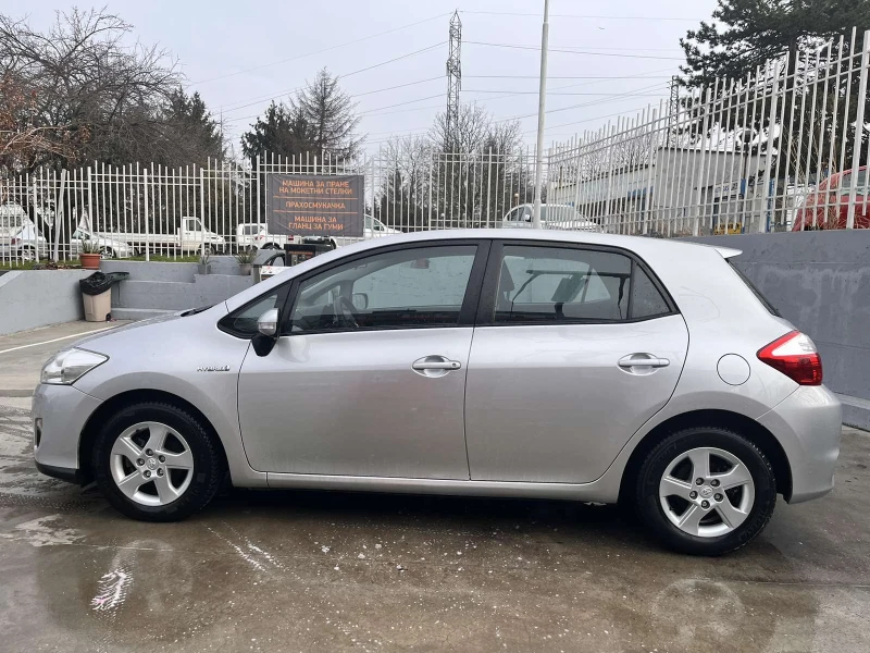 Toyota Auris Hybrid, снимка 3 - Автомобили и джипове - 48787033