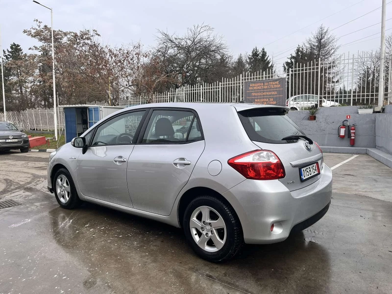 Toyota Auris Hybrid, снимка 4 - Автомобили и джипове - 48787033