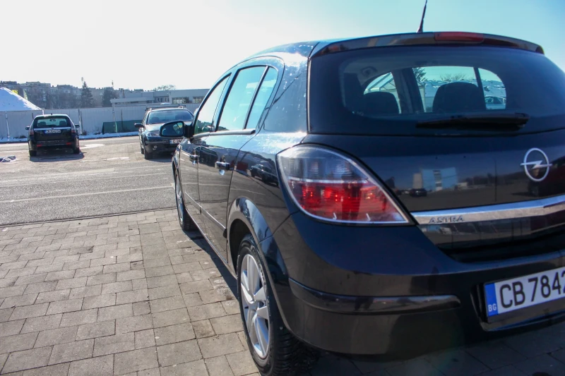 Opel Astra 1.6, снимка 8 - Автомобили и джипове - 49257596