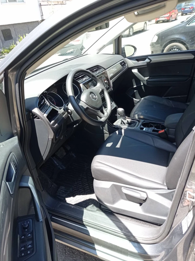 VW Touran, снимка 6 - Автомобили и джипове - 51720237