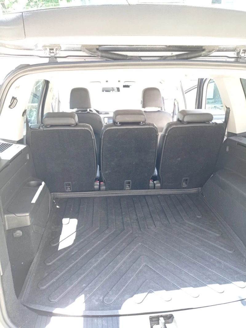 VW Touran, снимка 4 - Автомобили и джипове - 51720237