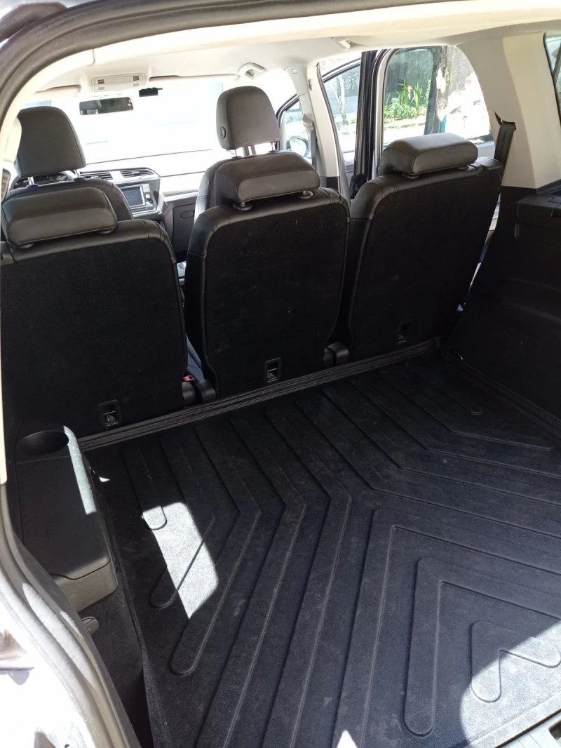 VW Touran, снимка 11 - Автомобили и джипове - 51720237