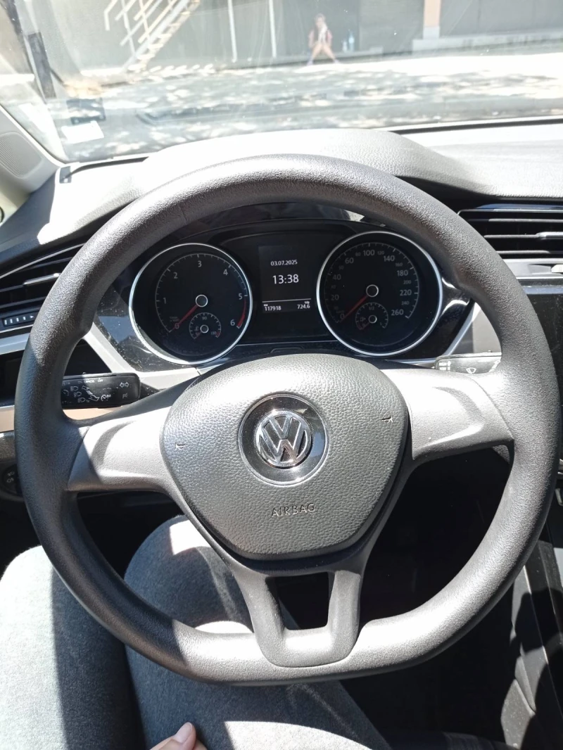 VW Touran, снимка 7 - Автомобили и джипове - 51720237