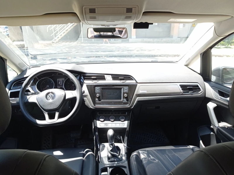 VW Touran, снимка 9 - Автомобили и джипове - 51720237