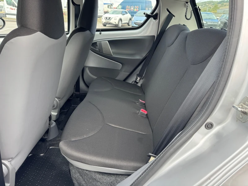 Toyota Aygo 1.0 VVT - 5 ВРАТИ - 96.000 км!!!, снимка 12 - Автомобили и джипове - 52003198