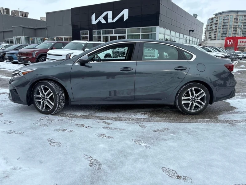 Kia Forte * IVT * CARFAX * БЕЗ ПЪРВОНАЧАЛНА ВНОСКА, снимка 2 - Автомобили и джипове - 53232246