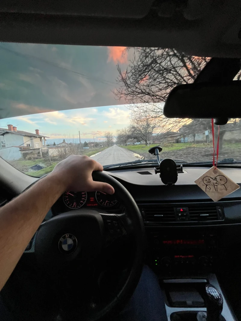 BMW 320, снимка 5 - Автомобили и джипове - 53585176