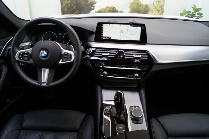 BMW 530 i xDrive M Sport, снимка 7 - Автомобили и джипове - 22822546