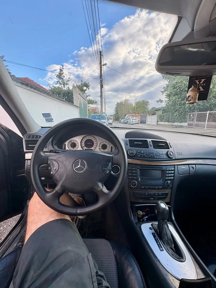 Mercedes-Benz E 320, снимка 8 - Автомобили и джипове - 56183048