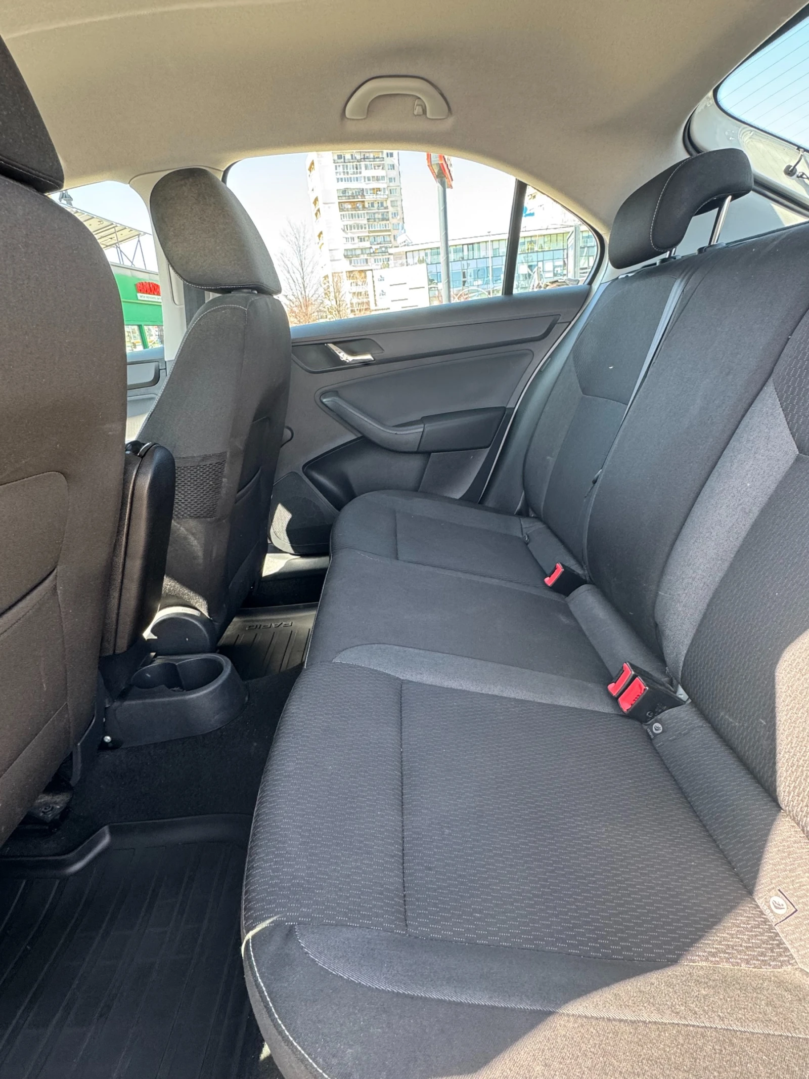 Skoda Rapid 1.2, снимка 12 - Автомобили и джипове - 54396888