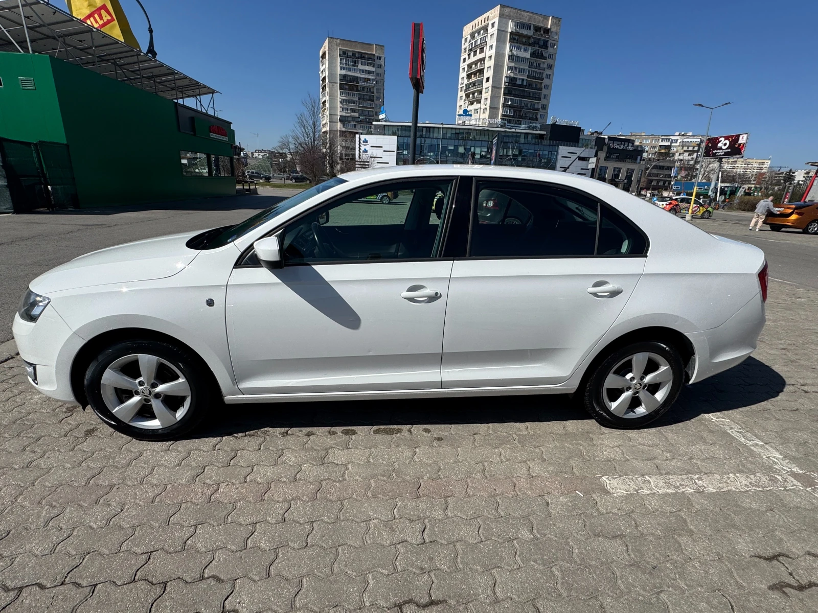 Skoda Rapid 1.2, снимка 2 - Автомобили и джипове - 54396888