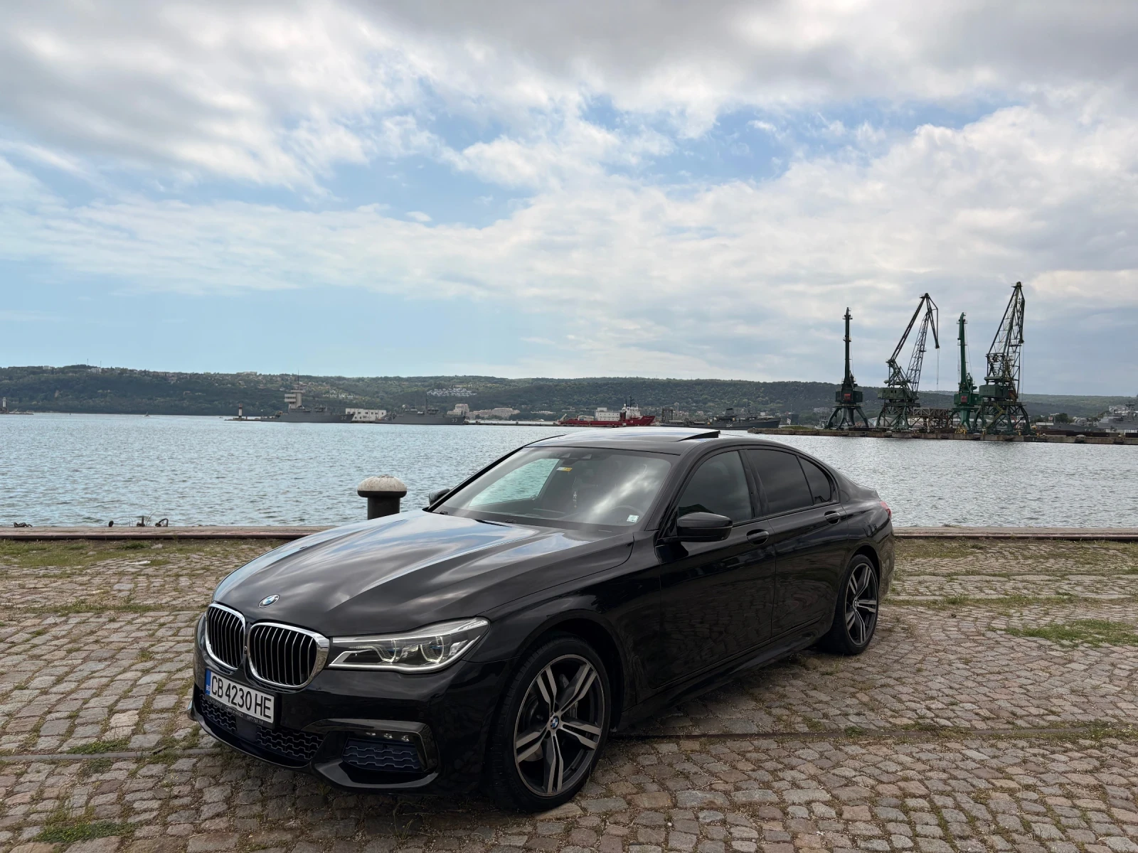 BMW 740 BMW 740D M-SPORT B&W 360* 3xTV 
