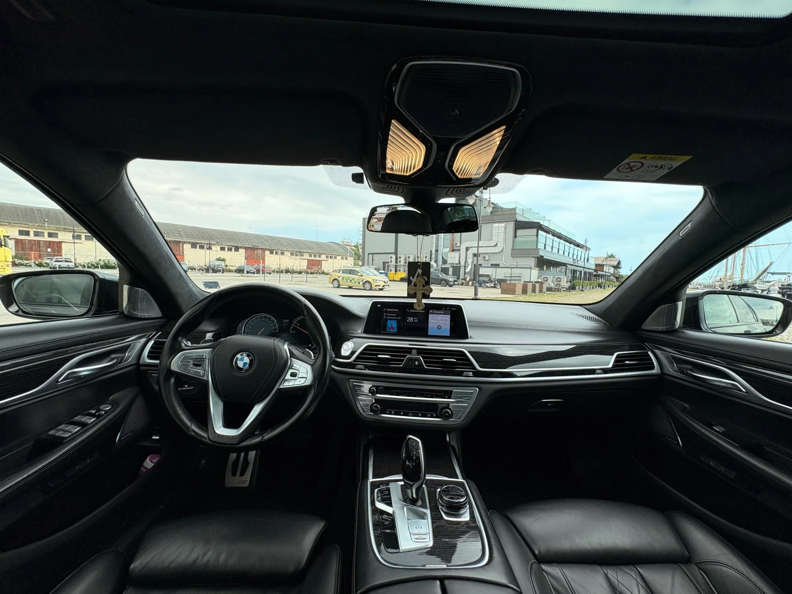 BMW 740 BMW 740D M-SPORT B&W 360* 3xTV , снимка 8 - Автомобили и джипове - 54703746