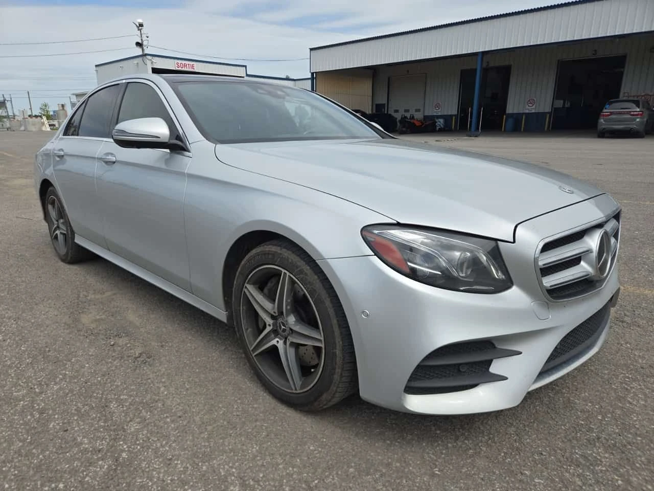 Mercedes-Benz E 450 АМГ ПАКЕТ/CARFA/ПАНОРАМА/360 КАМЕРА/ФИНАНСИРАНЕ
