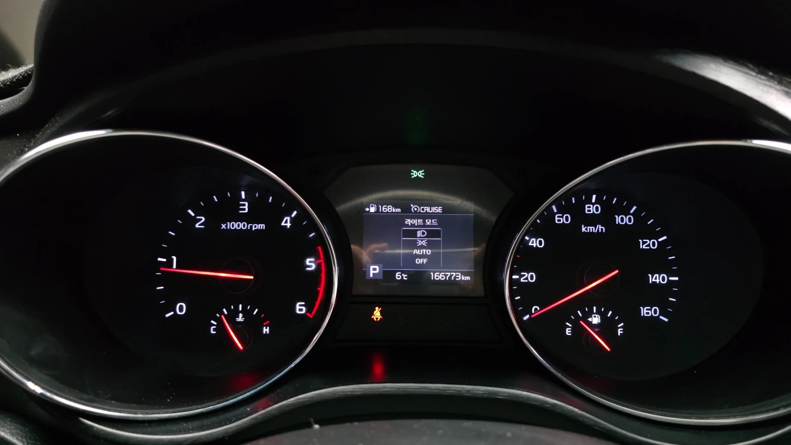 Kia Carnival DELUXE 2.2* ПОДГРЕВ СЕДАЛКИ * hellascars.bg * , снимка 9 - Автомобили и джипове - 55596358