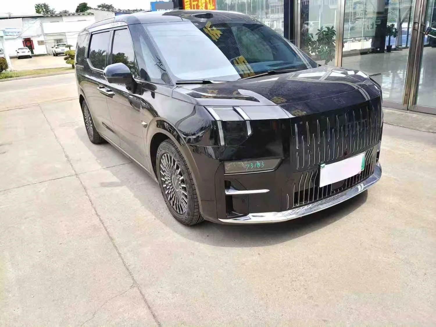 Zeekr 009 ZEEKR 009 LONG RANGE | 140 kWh | 850 KM CLTC | LUX | Mobile.bg � ����������� 3