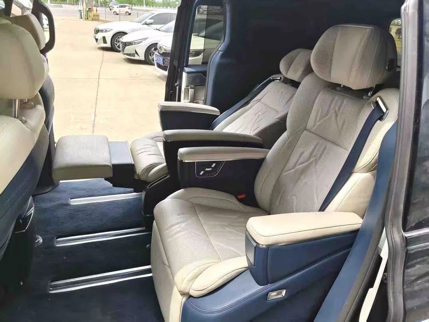 Zeekr 009 ZEEKR 009 LONG RANGE | 140 kWh | 850 KM CLTC | LUX | Mobile.bg � ����������� 8