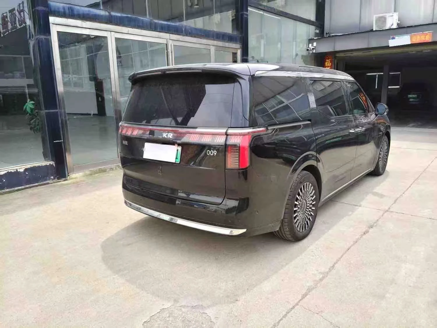 Zeekr 009 ZEEKR 009 LONG RANGE | 140 kWh | 850 KM CLTC | LUX | Mobile.bg � ����������� 4