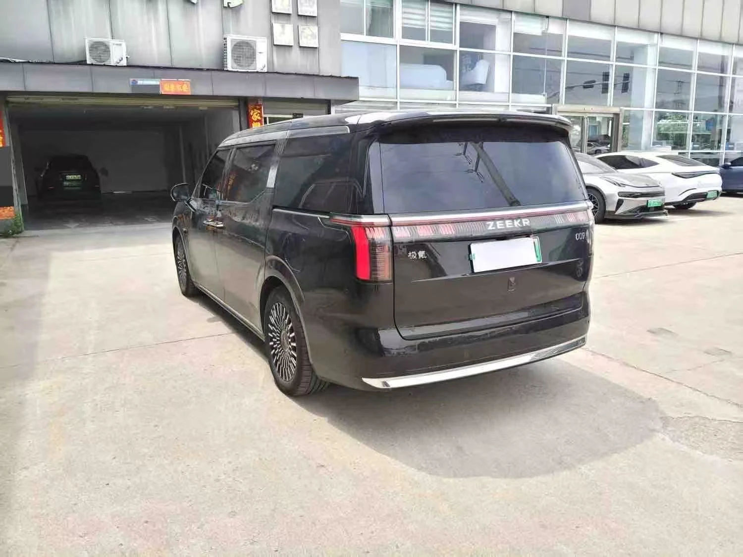 Zeekr 009 ZEEKR 009 LONG RANGE | 140 kWh | 850 KM CLTC | LUX | Mobile.bg � ����������� 5