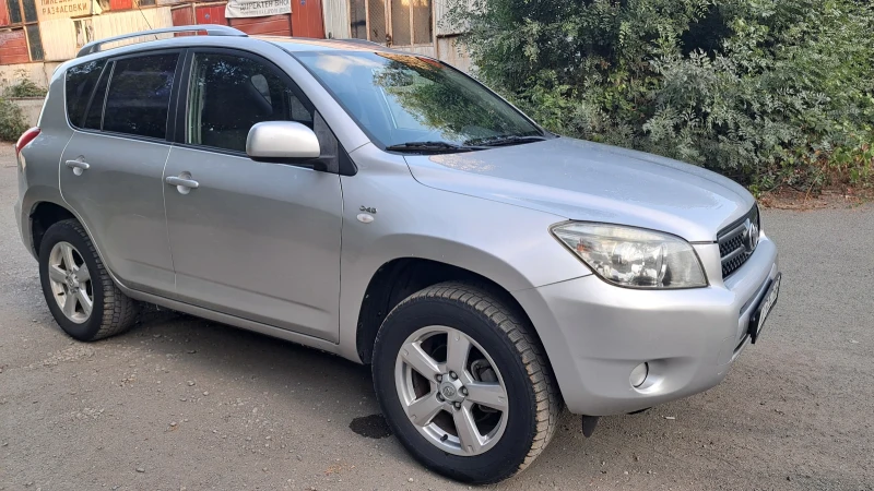 Toyota Rav4, снимка 3 - Автомобили и джипове - 47429541