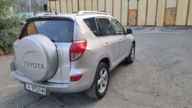 Toyota Rav4, снимка 6 - Автомобили и джипове - 47429541