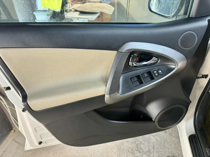Toyota Rav4 2.0i AVTOMATIK FACE SWISS, снимка 16 - Автомобили и джипове - 52976456