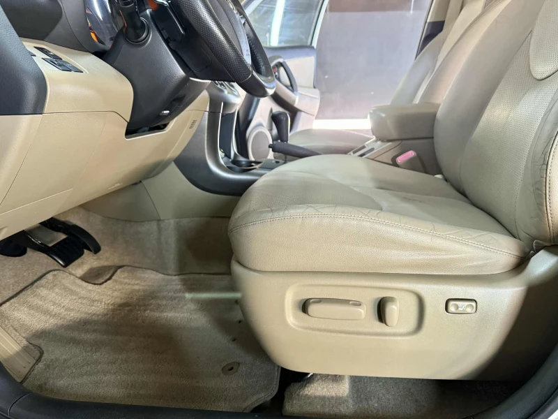 Toyota Rav4 2.0i AVTOMATIK FACE SWISS, снимка 12 - Автомобили и джипове - 52976456